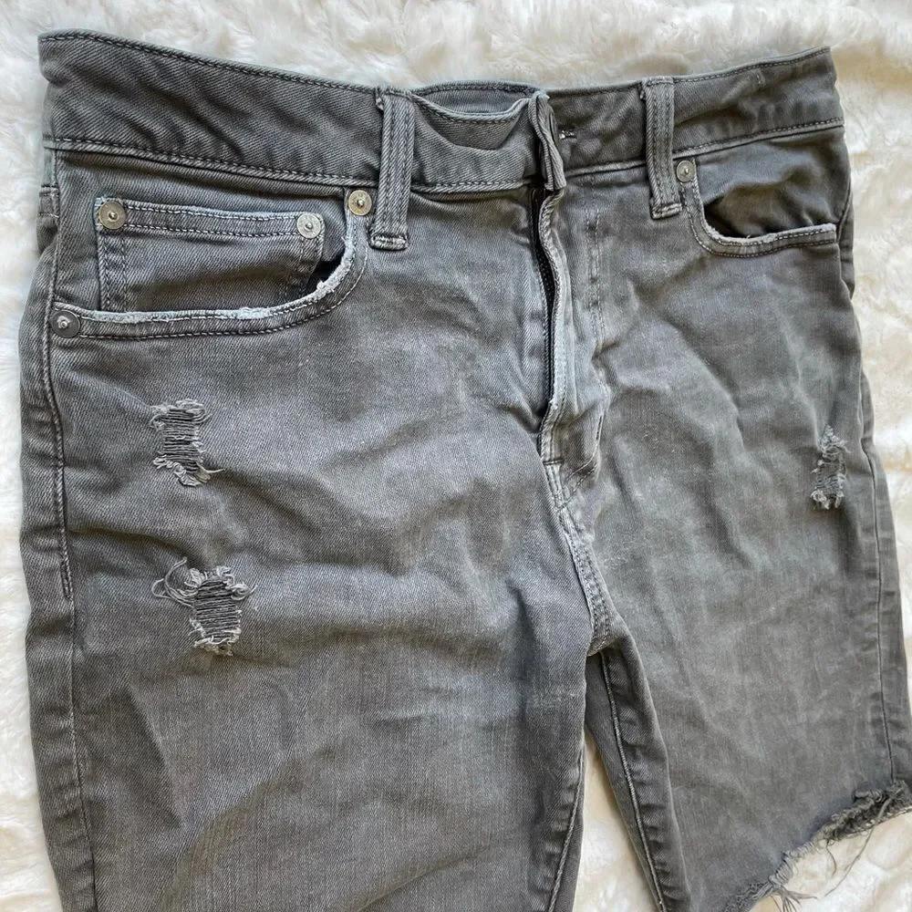 American Eagle Outfitter’s Gray Bermuda Short - Women’s 30‎